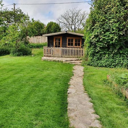 The Cabin - A Very Quiet Location Pewsey Екстер'єр фото